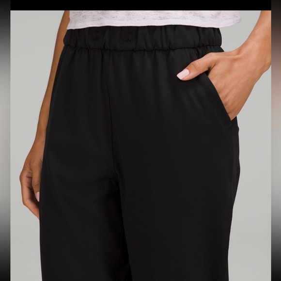 Lululemon Stretch High-Rise 7/8 Length in Black, Size 6 - Picture 3 of 5